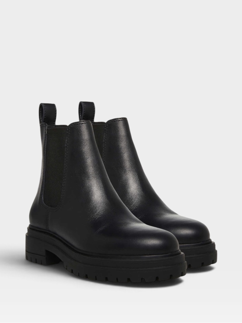 NWOB Steve Madden Lolla Genuine Leather Lug Sole Chelsea Booties Black Size 9